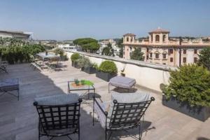 Cagliari C E R C O attico posti auto e terrazza