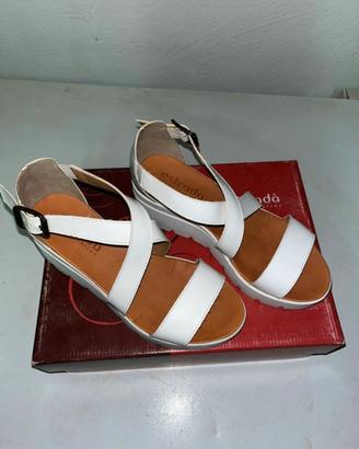 Sandali bianchi con zeppa Estradà