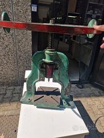 Pressa a Bilanciere Manuale