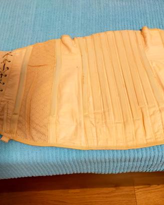 corsetto con stecche x dolori alla schiena