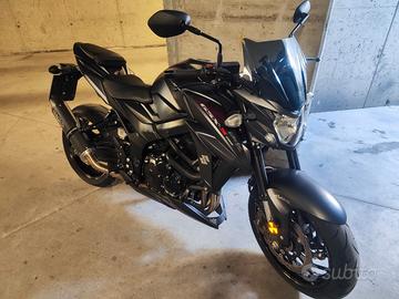 Suzuki Gsxs 750