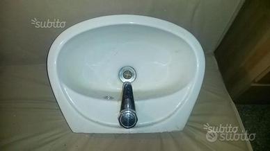 Piccolo Lavabo completo di rubinetto