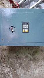 Cassaforte a muro con tastiera elettronica – CISA