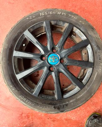 cerchi in lega e gomme toyota aygo
