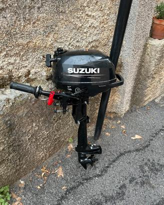 Fuoribordo suzuki 2.5 pari al nuovo
