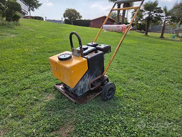 Piastra vibrante con motore nuovo