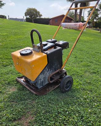 Piastra vibrante con motore nuovo