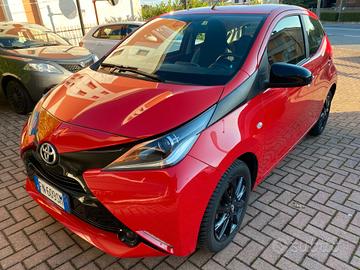 Toyota Aygo 1.0 VVT-i 69 CV 5 porte x-play TSS