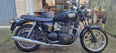Triumph bonneville t100