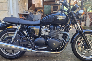 Triumph bonneville t100