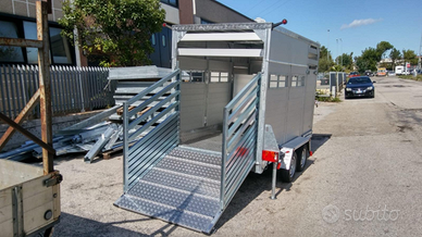 Trasporto animali vivi rimorchio