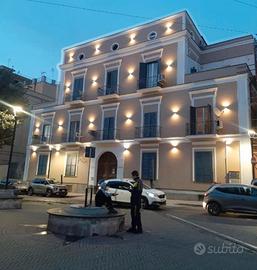 Unità immobiliare con immobile cantinato e box