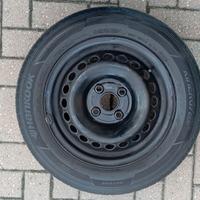 4 Pneumatici 175/65 R14 con cerchi in ferro