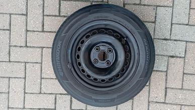 4 Pneumatici 175/65 R14 con cerchi in ferro