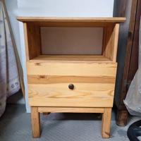 Comodino con cassetto