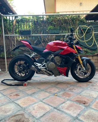 Moto Ducati streetfighter v4s 2020