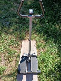Step,attrezzo per rafforzare glutei.