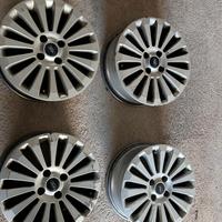 Ford Fiesta - Cerchi in lega da 16'