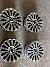 Ford Fiesta - Cerchi in lega da 16'