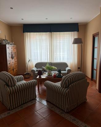 Salotto due poltrone, divano a due posti e tavolin