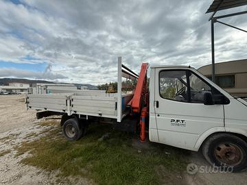 Ford transit con gru