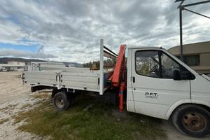 Ford transit con gru