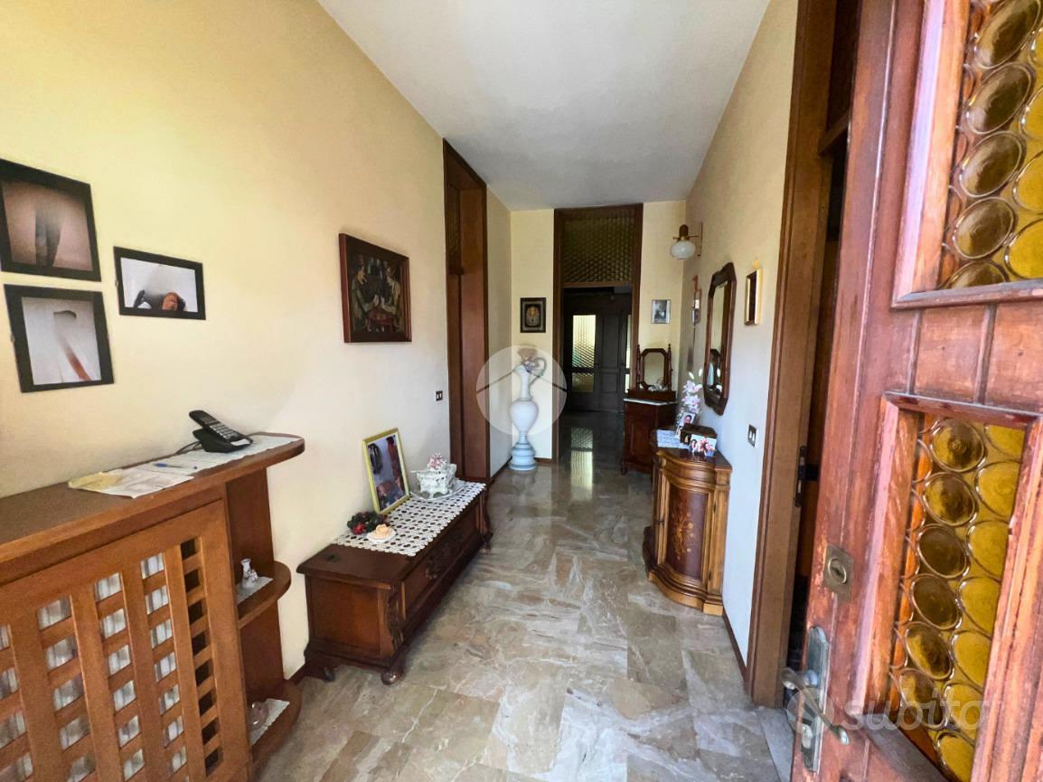 VILLA SINGOLA A CREDARO - Vista 4