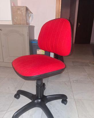 Sedia di scrivania usata pochissimo
