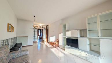 Appartamento di 89 m² con 4 locali e box auto a Ar