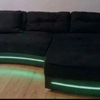 divano con led bluetooth e casse audio 