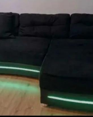 divano con led bluetooth e casse audio 