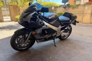 suzuki gsxr 600 srad