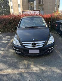 Mercedes classe b 180 cdi con motore da sostituire