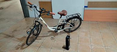 Bicicletta con pedalata assistita