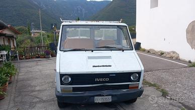 IVECO DAILY 35.8  RIBALTABILE TRILATERALE