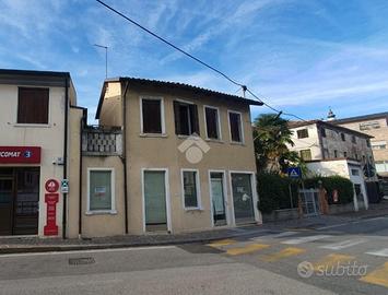 2 LOCALI A SPRESIANO
