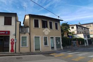 2 LOCALI A SPRESIANO