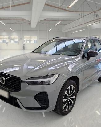 VOLVO XC60 B4 D AUTOMATICO PLUS DARK SUV