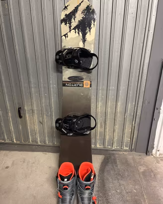 Tavola Snowboard, attacchi, scarponi BURTON