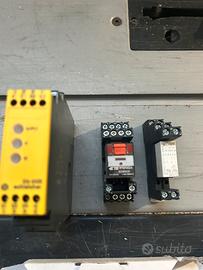 Relè di sicurezza arresto emergenza