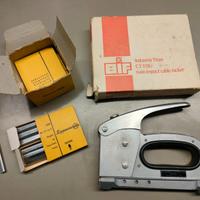 Pistola sparagraffette per fissaggio cavetti e var