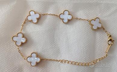 bracciale quadrifoglio con 5 fiori bianchi  