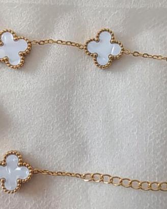bracciale quadrifoglio con 5 fiori bianchi  