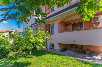 Villa di 210 m² con 4 locali e box auto doppio a B