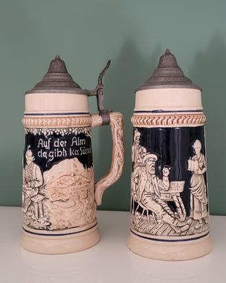 boccali in ceramica con rilievi figurativi 