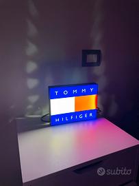 Logo Tommy Hilfilger 