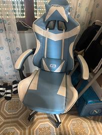 sedia da gaming blu e bianca
