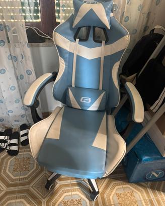 sedia da gaming blu e bianca