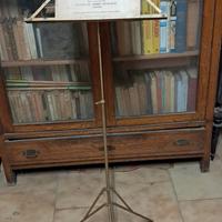 antico vecchio leggio con spartito musicale  epoca