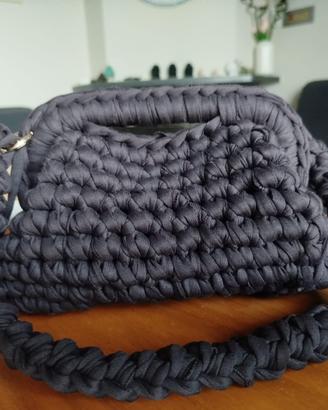 Borsa clutch color cioccolato fondente